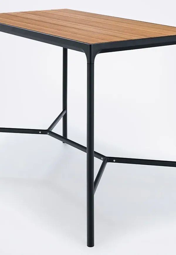 Stilren bord i aluminium från Houe.