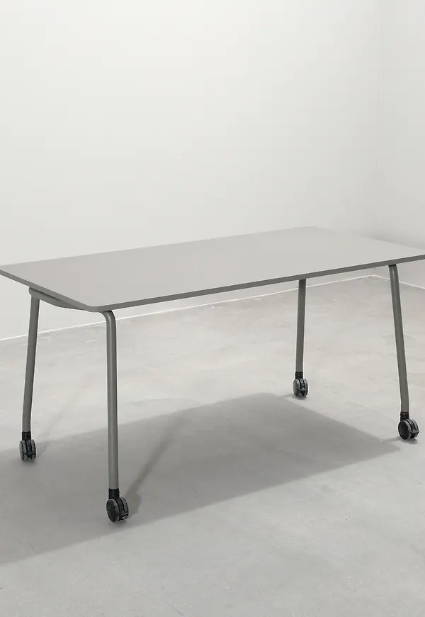 Komfortabel konferensbord 2025 från Four Design.