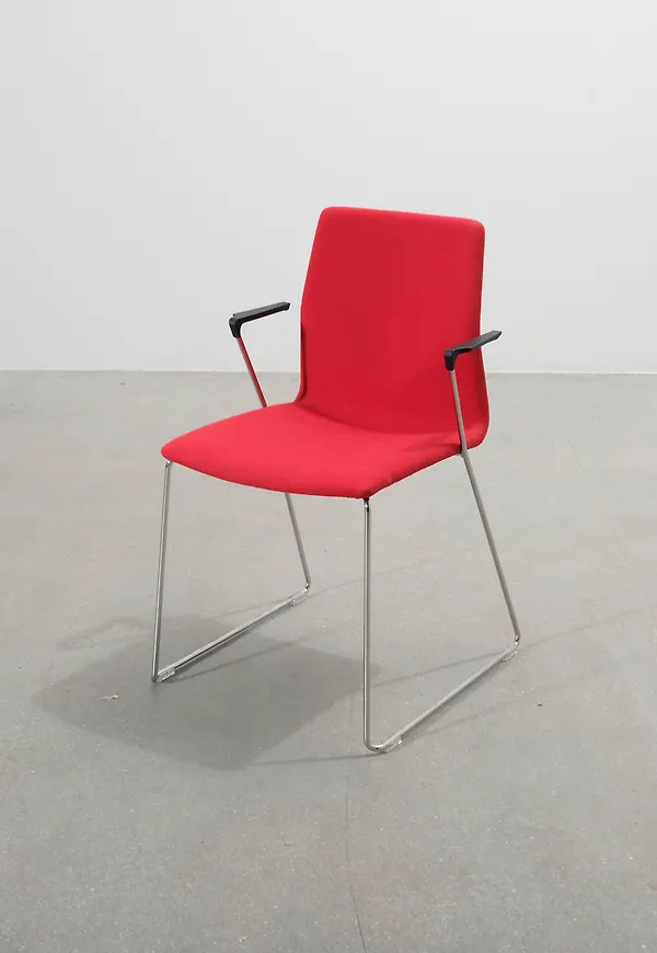 Röd Four Design-konferensstol i superfin modell.