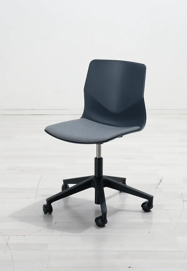 Otroligt fin skrivbordsstol 2025 från Four Design.