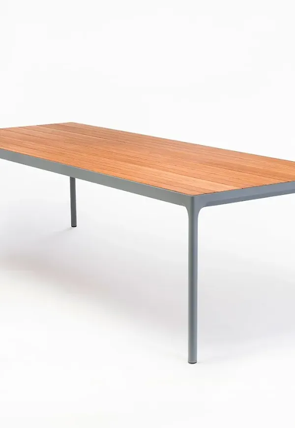 Vacker grå matbord i aluminium från Houe.