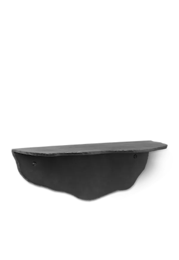 Komfortabel vägghylla i aluminium från FERM LIVING.