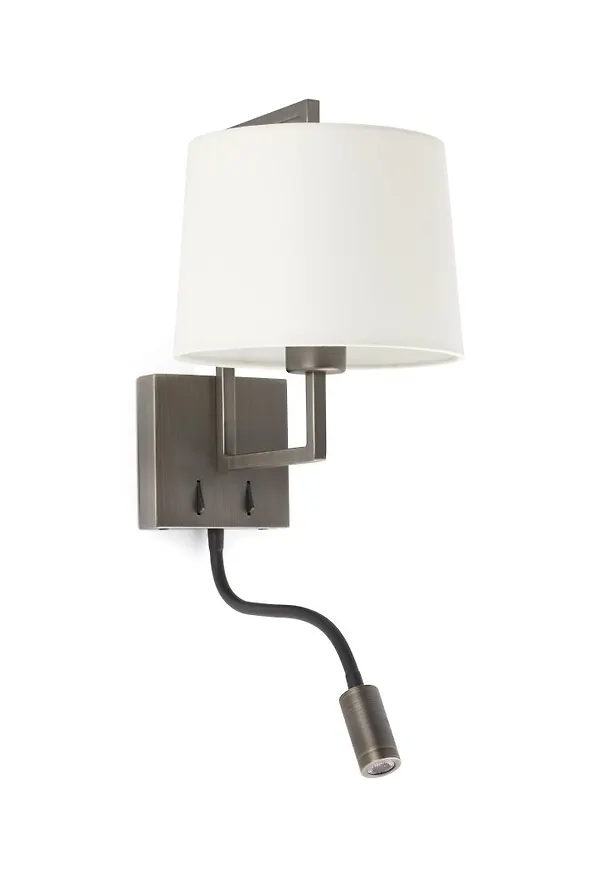 Otroligt fin Lampa som passar bra vid många olika tillfällen.