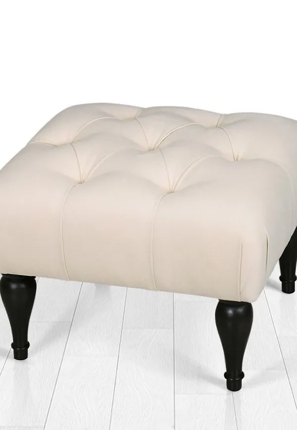 Smickrande fotpall i beige färg gjord i bomull.