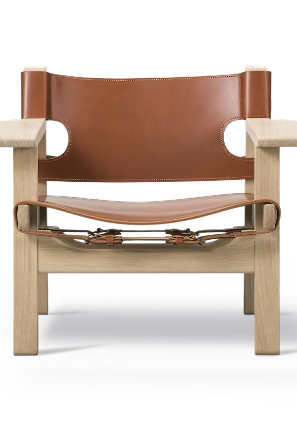 Mysig fåtölj i ek i brunt från Fredericia Furniture.