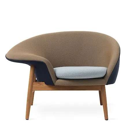 Blå Warm Nordic-fåtölj i elegant modell.