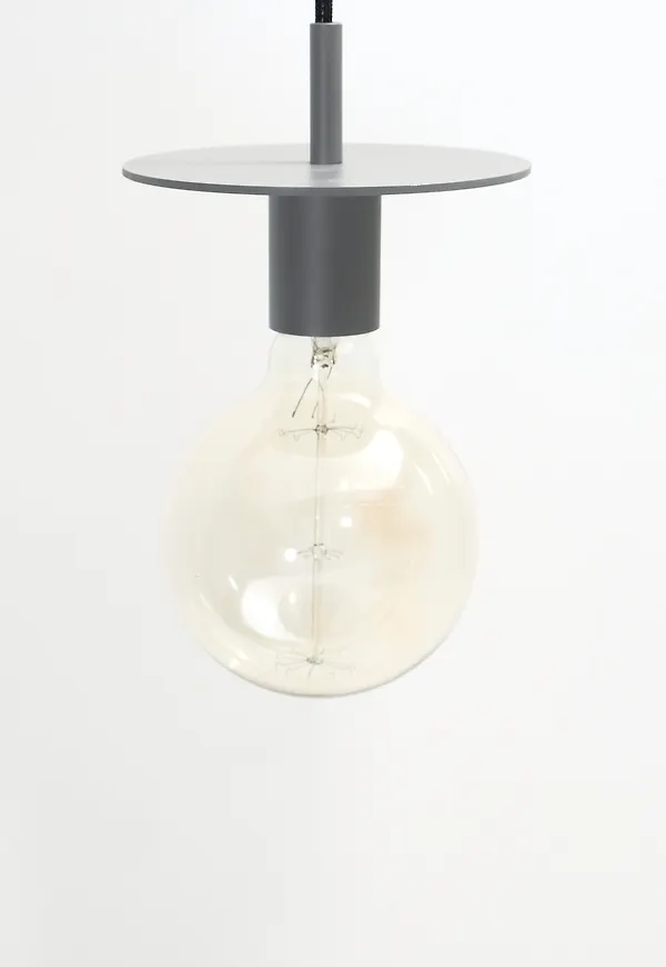 Snygg svart lampa 2025 från No brand.