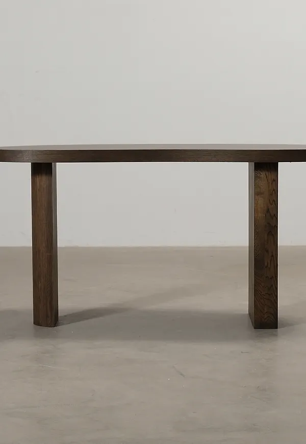 Härlig arbetsbord i mörkbrunt från Friends & Founders.