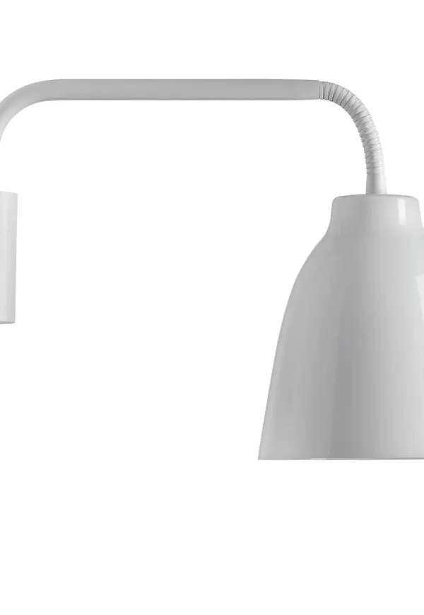 Vit Fritz Hansen-lampa i stilriktig modell.