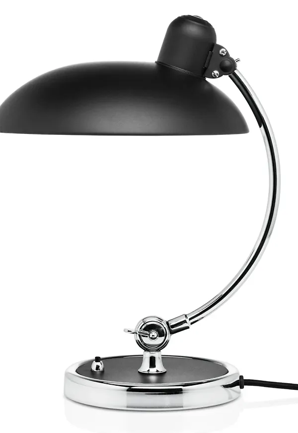 Riktigt snygg svart lampa 2025 från Fritz Hansen.