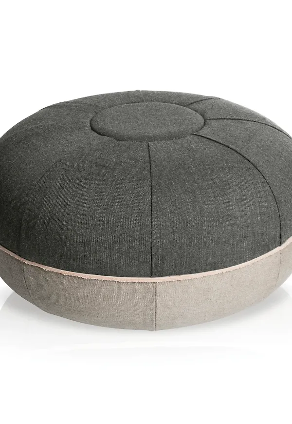 Jättesnygg grå pall 2025 från Fritz Hansen.