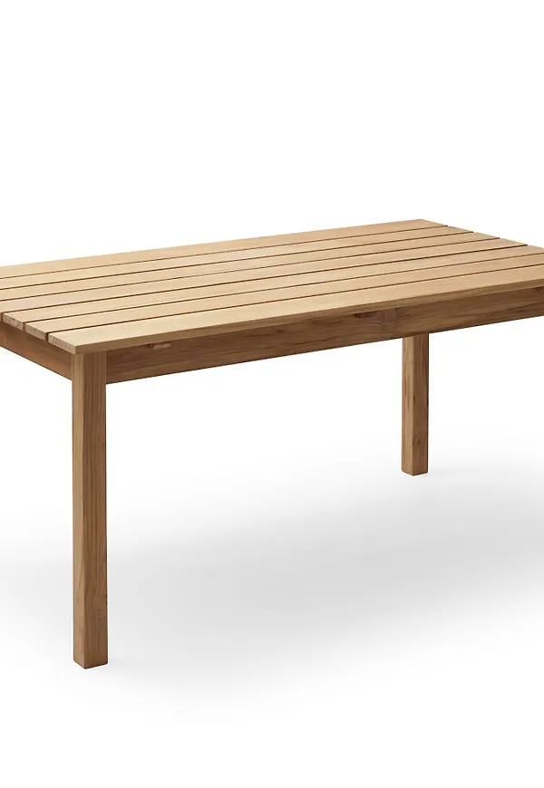 Superfin brun teakbord 2026 från Fritz Hansen.