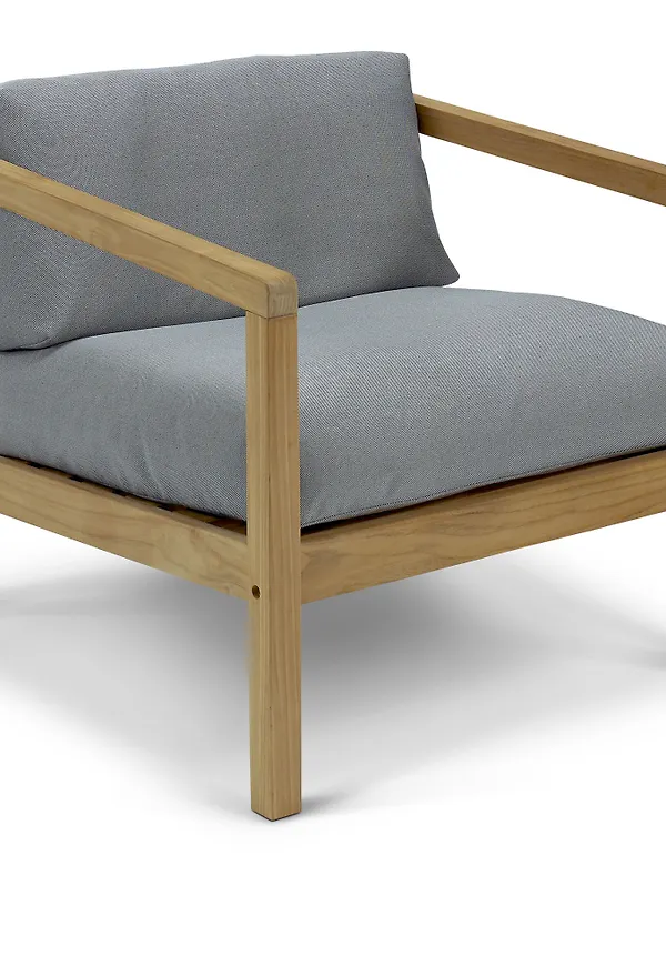 Grå Fritz Hansen-fåtölj i moderiktig modell.