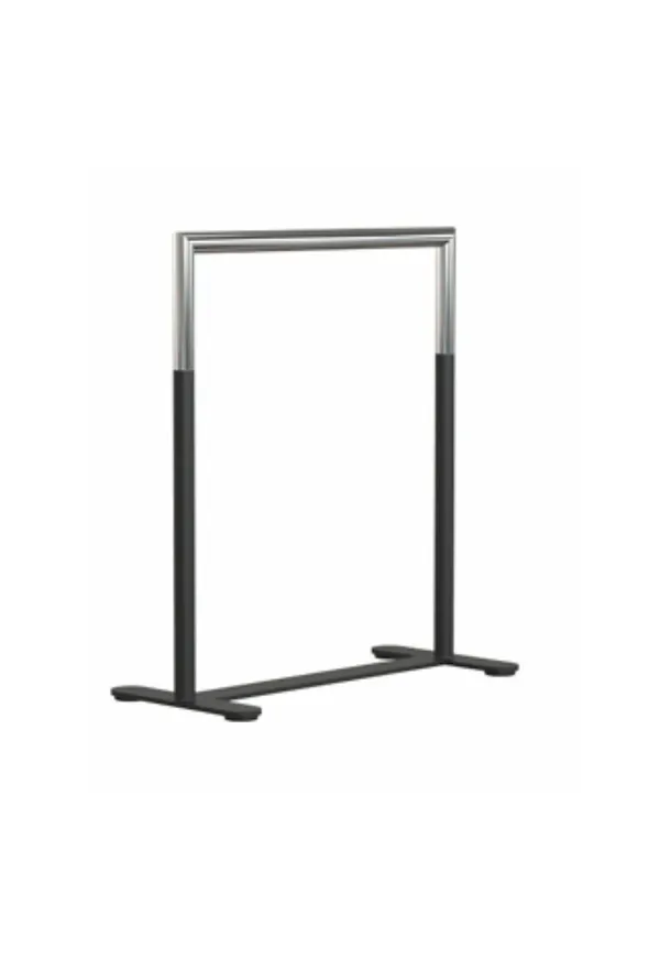 Svart hängare som passar perfekt till sommaren 2025!