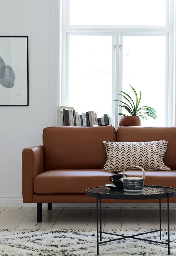 Fantastiskt snygg soffa i läder från Furninova.