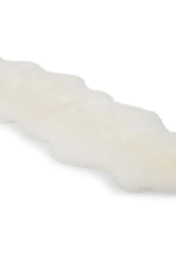 Supersnygg hillerstorp utemöbel i vit färg gjord i fårskinn.