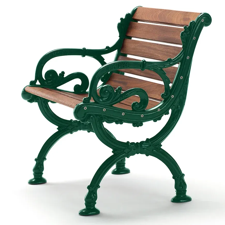 Exklusiv fåtölj 2025 från Byarums Bruk.