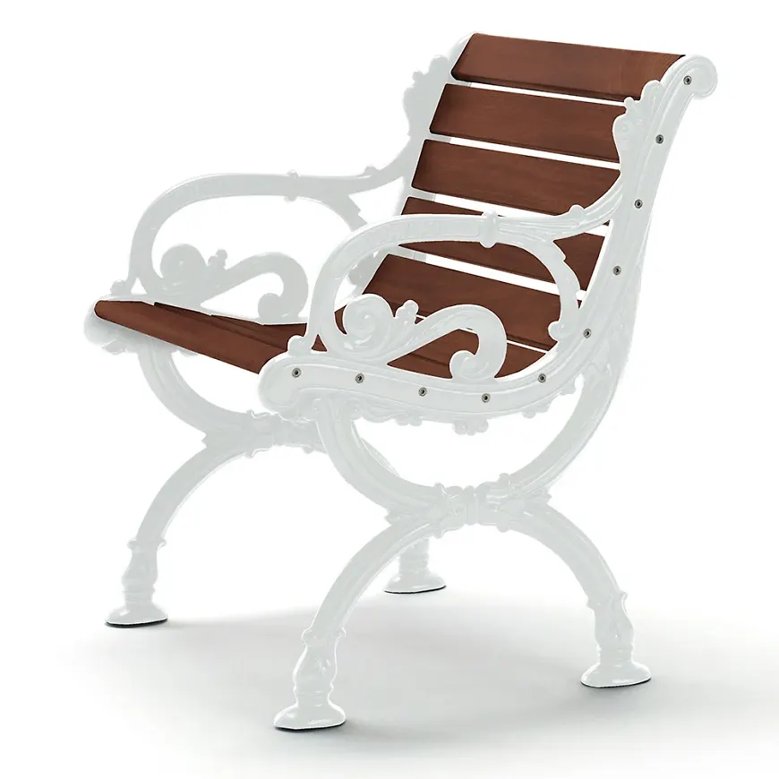 Vacker vit fåtölj 2025 från Byarums Bruk.