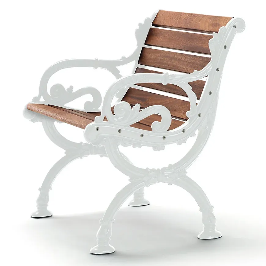 Vit Byarums Bruk-fåtölj i otroligt snygg modell.