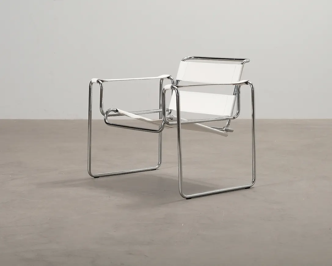 Vit fåtölj som passar perfekt till sommaren 2025!