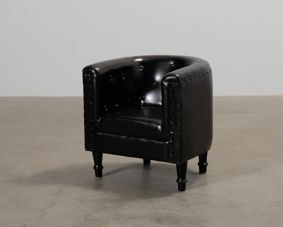 Elegant Fåtölj som passar bra vid många olika tillfällen.