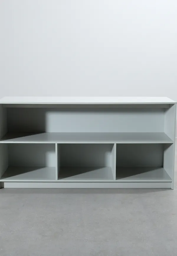 Härlig Hylla som passar bra vid många olika tillfällen.