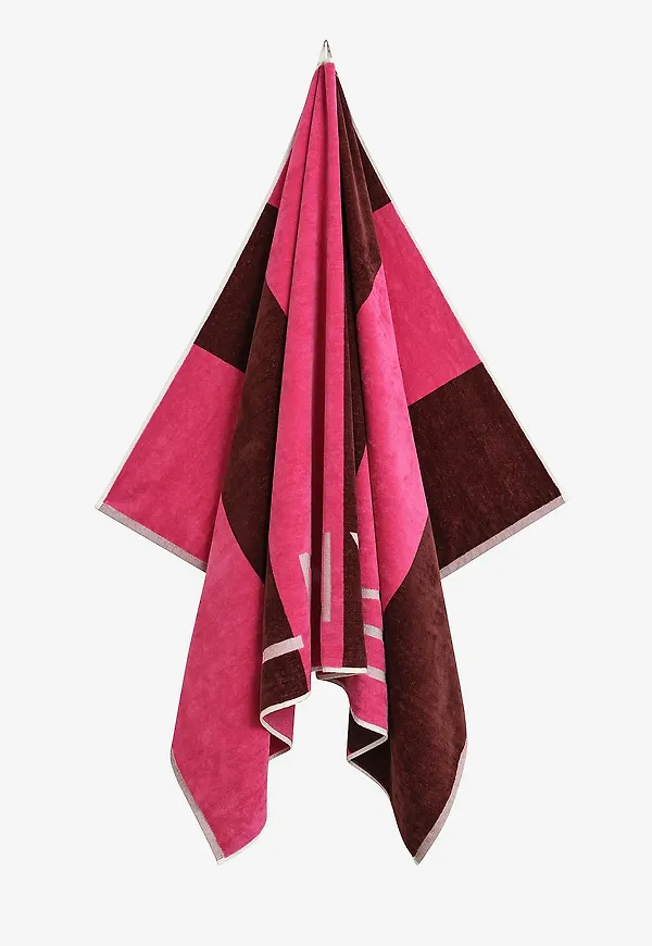 Cool strandhandduk i rosa från Gant Home.