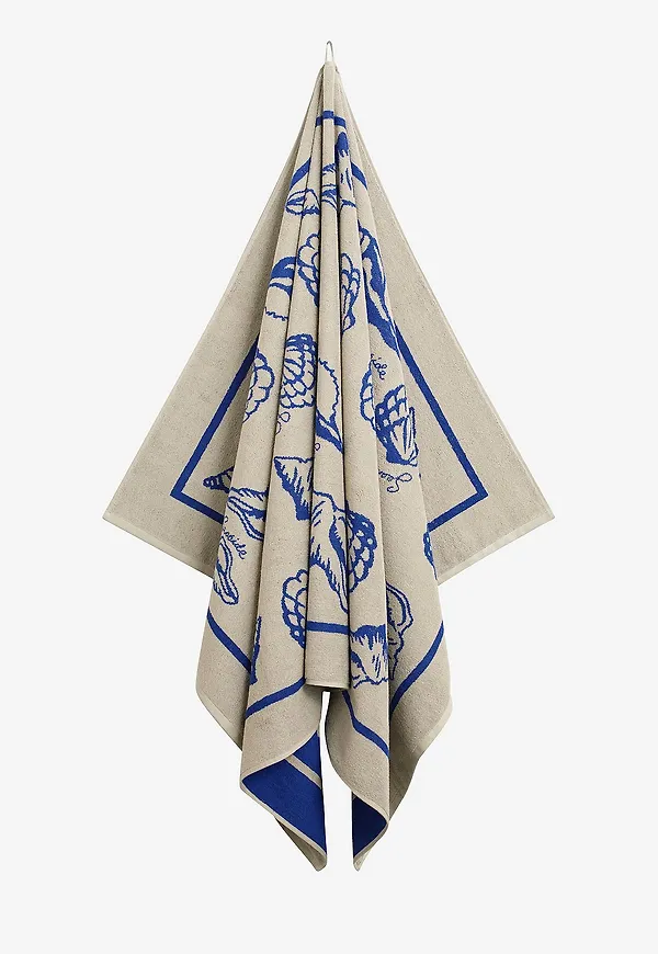 Blå Gant Home-strandhandduk i otroligt snygg modell.