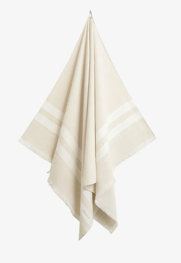 Beige Gant Home-strandhandduk i skön modell.