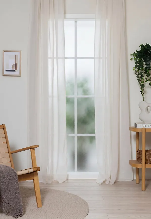 Vit KM Home-öljettgardin i skön modell.