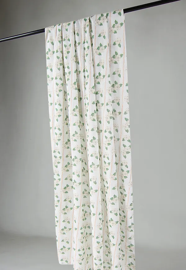 Smickrande gardin i blått från TC Home.