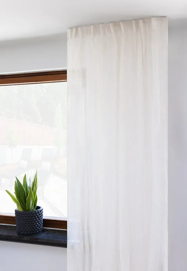 Vit TC Home - Gardiner-gardin i snygg modell.