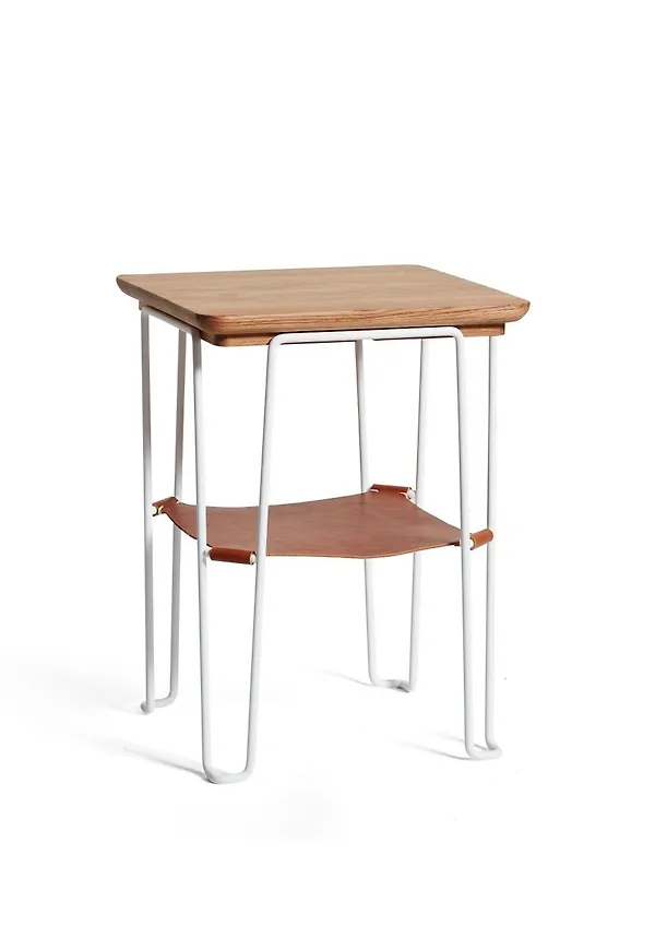 Sidobord i ek som passar perfekt till sommaren 2025!