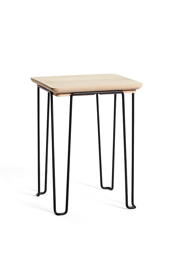 Sidobord i ek som passar perfekt till sommaren 2025!