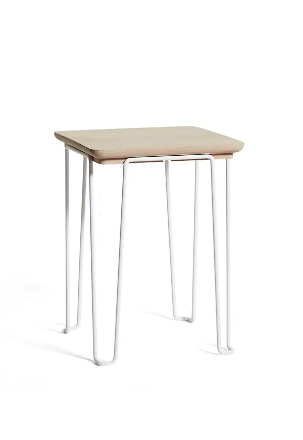 Moderiktig bord som passar bra vid många olika tillfällen.