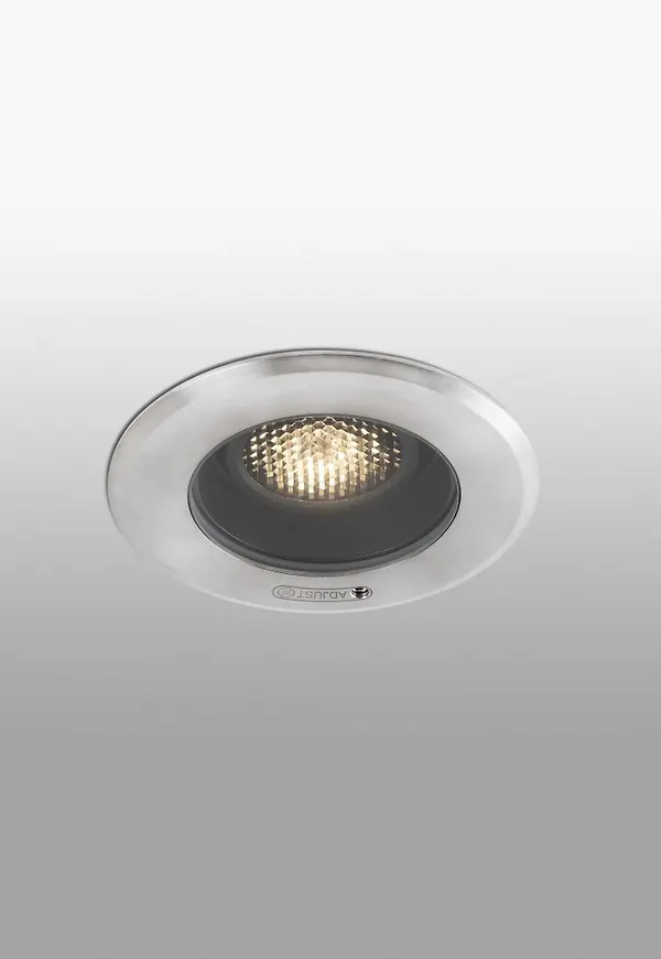 Elegant lampa 2025 från Faro Barcelona.