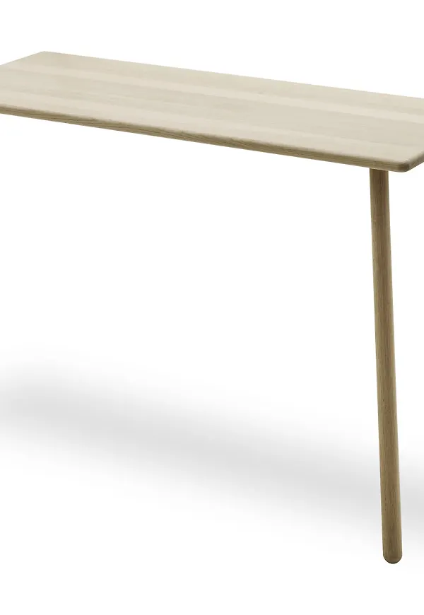 Skön skrivbord i ek 2025 från Skagerak.