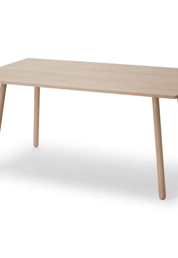 Smickrande matbord 2025 från Skagerak.