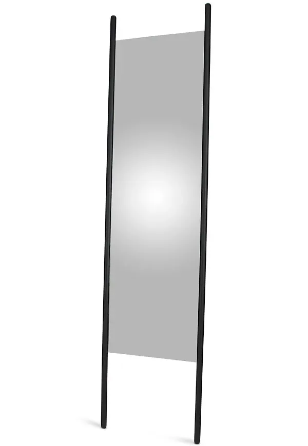 Jättefin skrivbord i svart från Skagerak.