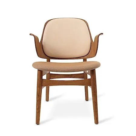 Brun Warm Nordic-fåtölj i ek i smickrande modell.