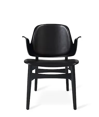 Stilriktig fåtölj i ek 2025 från Warm Nordic.