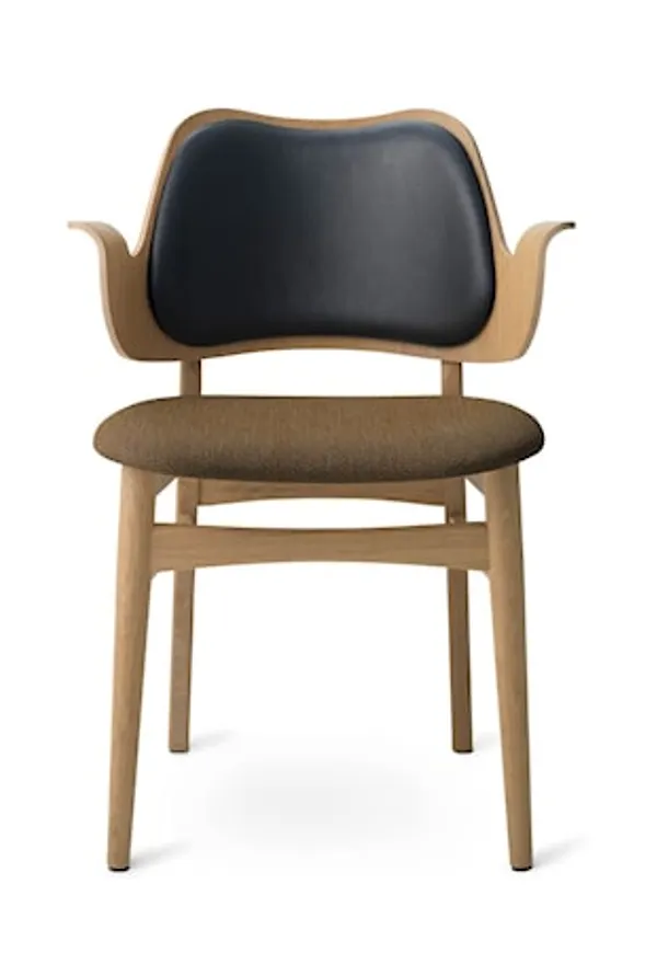 Riktigt snygg warm nordic stol i brun färg gjord i ek.