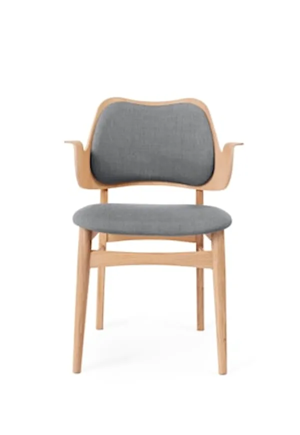 Exklusiv grå stol i ek från Warm Nordic.