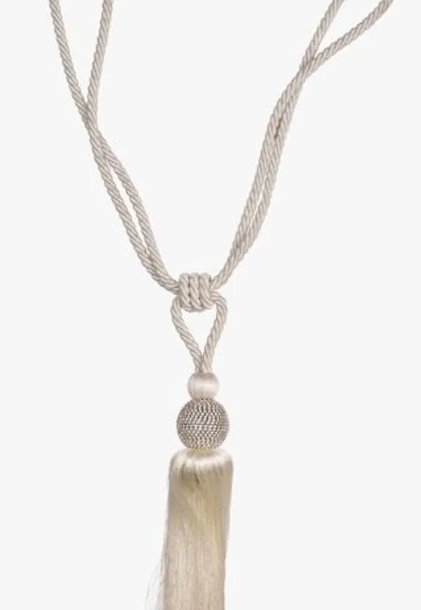 Moderiktig Gardin som passar bra vid många olika tillfällen.