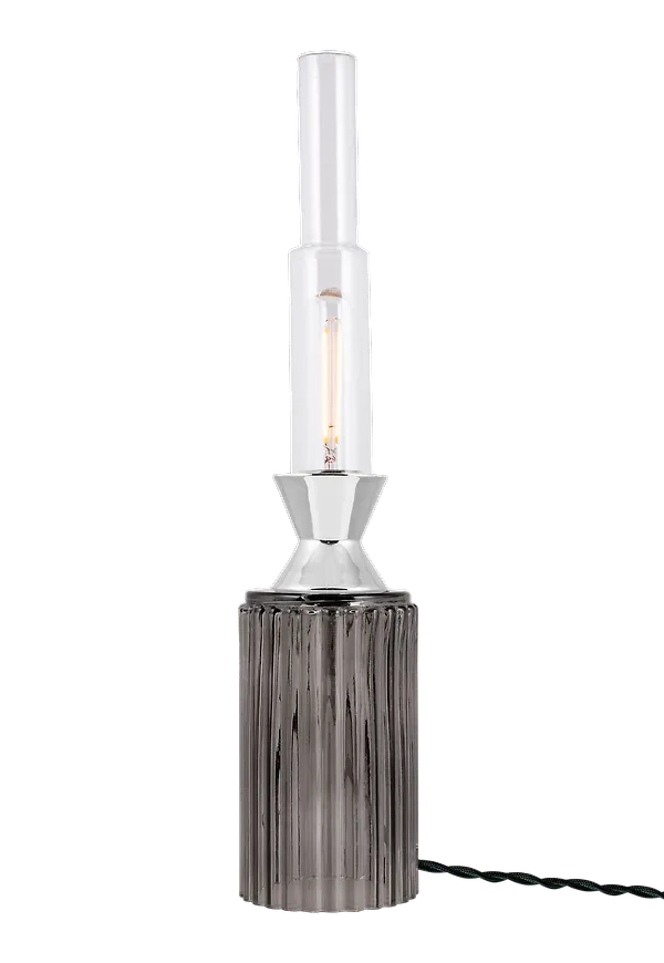 Globen Lighting bordslampa som passar perfekt till sommaren 2025!