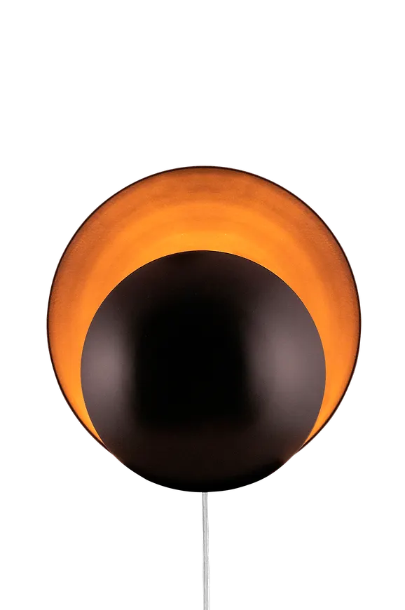 Klassisk svart lampa 2025 från Globen Lighting.