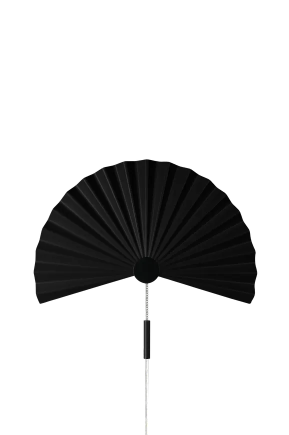 Snygg Lampa som passar bra vid många olika tillfällen.