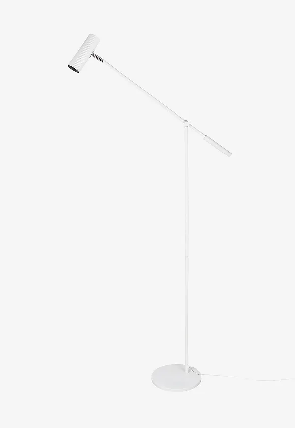 Vit Globen Lighting lampa som passar perfekt till sommaren 2025!