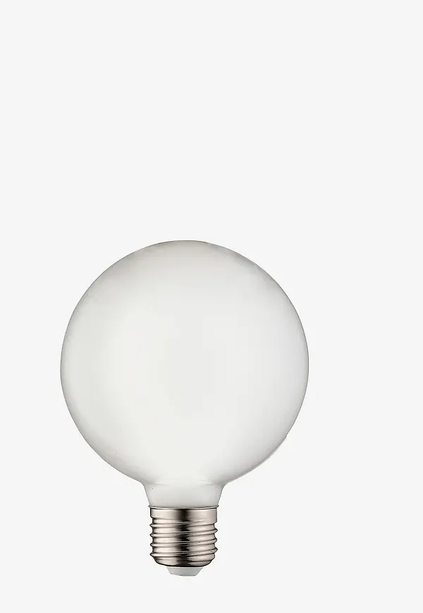 Snygg vit lampa 2026 från Globen Lighting.