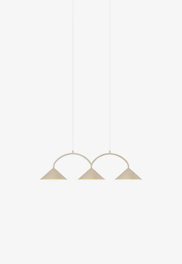 Vacker beige taklampa 2025 från Globen Lighting.